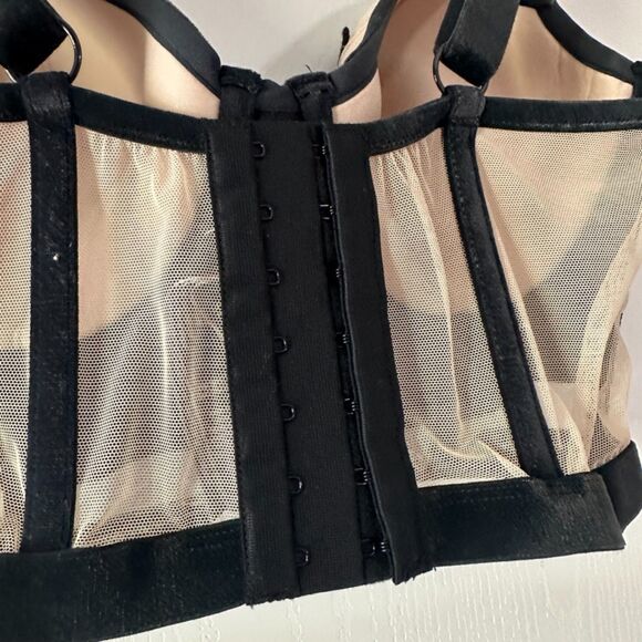 Victoria's Secret Black Velvet Floral Applique Long Line Demi Bra Size 36D - Picture 6 of 7